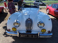 Jaguar XK140 (de 1954-57), decapotable blanche (prise a Amberieux, France, 2016) (6)
